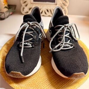 New Balance Fresh Foam Roav Women’s  Black and Gray Running Shoes